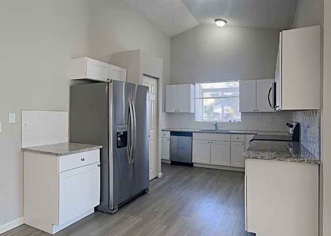 Building Photo - 16633 Blue Mist Cir