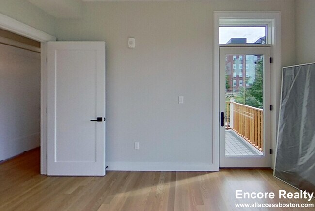 Building Photo - 104-106 Warren St. Unit 11