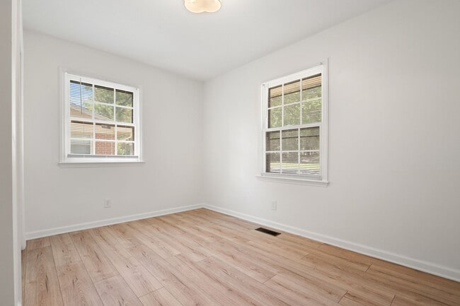 Building Photo - 1006 Willowdale Dr