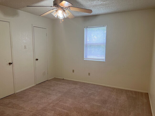 Building Photo - 2801 Schwald Rd - Call LONGHORN PROPERTIES...