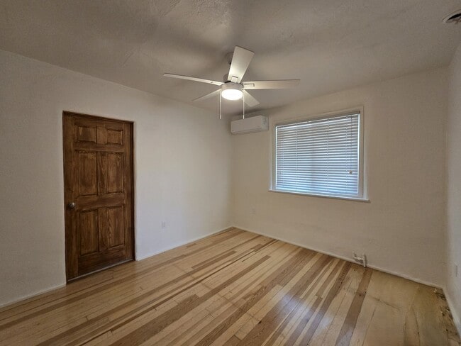 Building Photo - 802 Agua Fria St