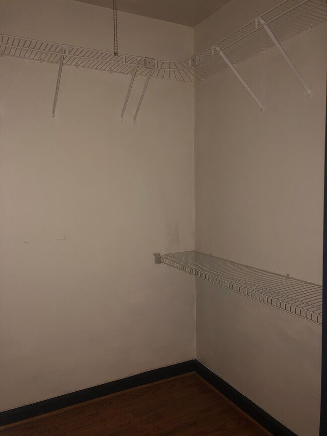 Building Photo - Well Maintained & Updated - 3 BR - Reston Metro