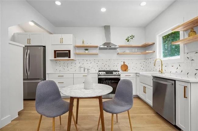 Building Photo - 5402 Duval St