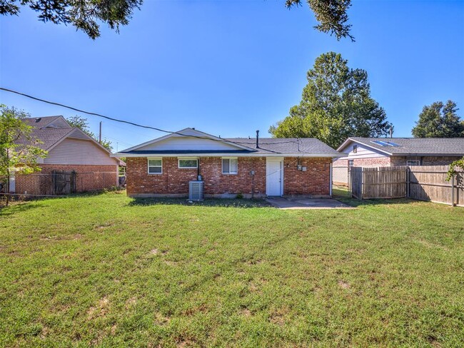 Building Photo - 14008 Gateway Dr