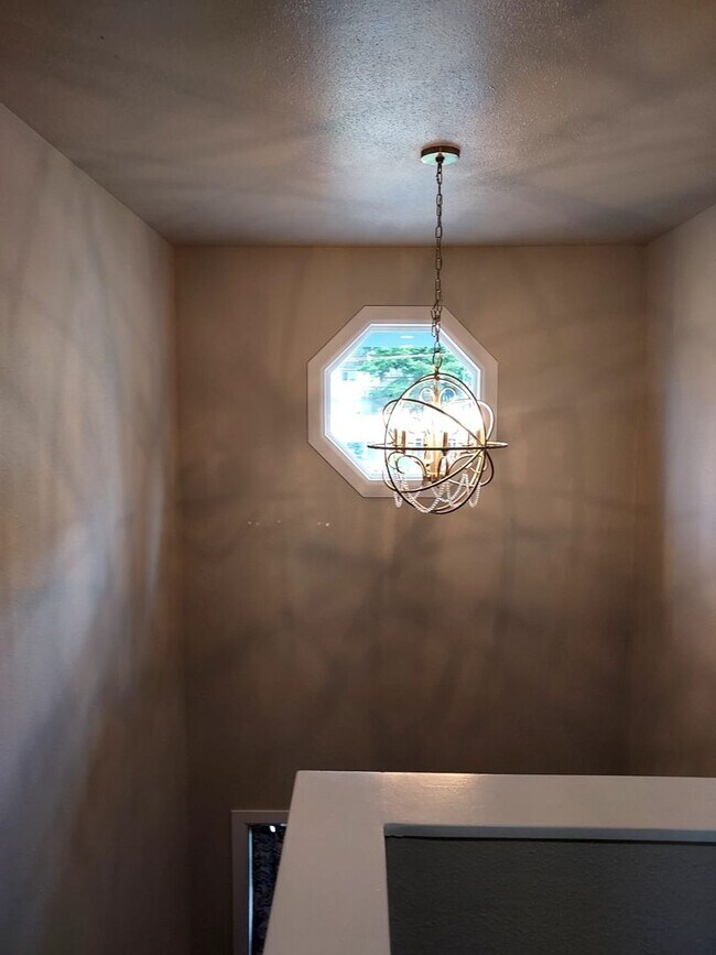 Building Photo - 2 Story Remodeled Single-Family Home in Po...