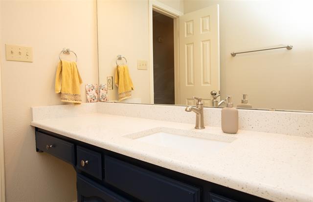 Building Photo - 705 Greenway Dr