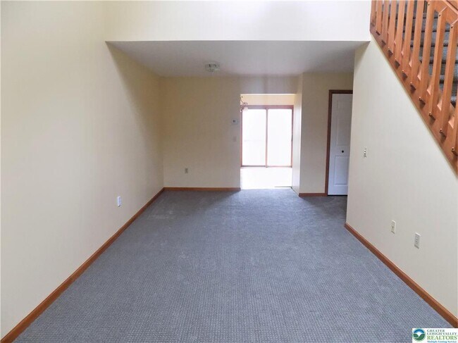 Building Photo - 2733 Victoria Ln