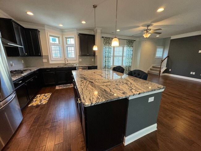 Building Photo - END UNIT 3 Bed | 2.5 Bath Townhouse in Mor...