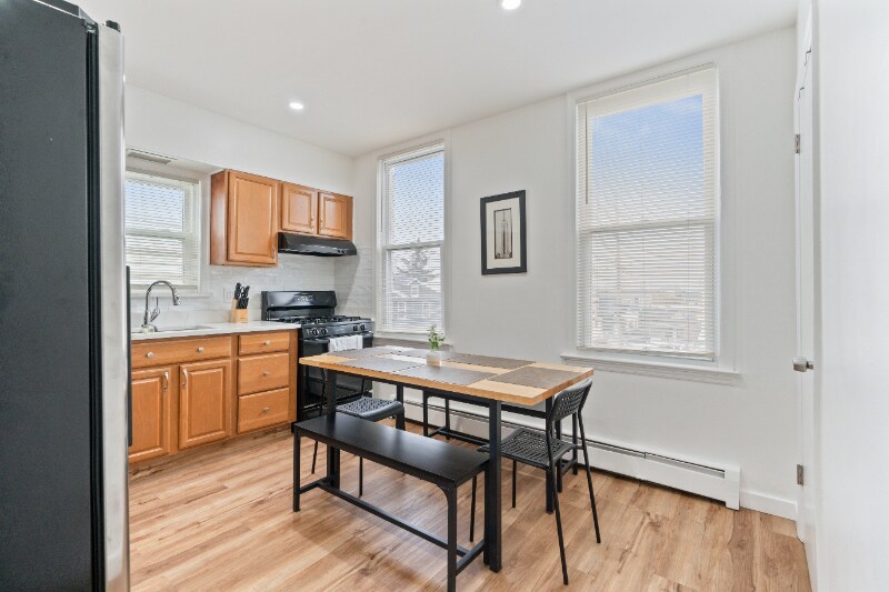 Building Photo - 1626 Union Turnpike