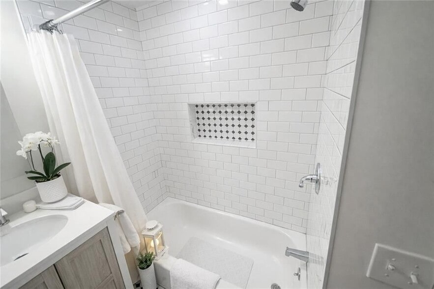 Building Photo - 15 Rock St