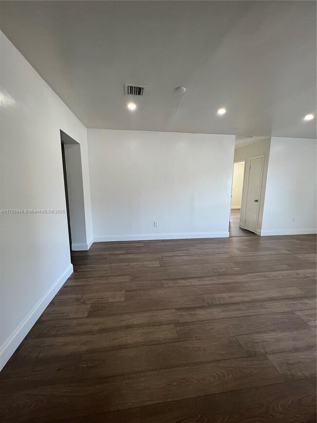 Building Photo - 770 NW 179th St