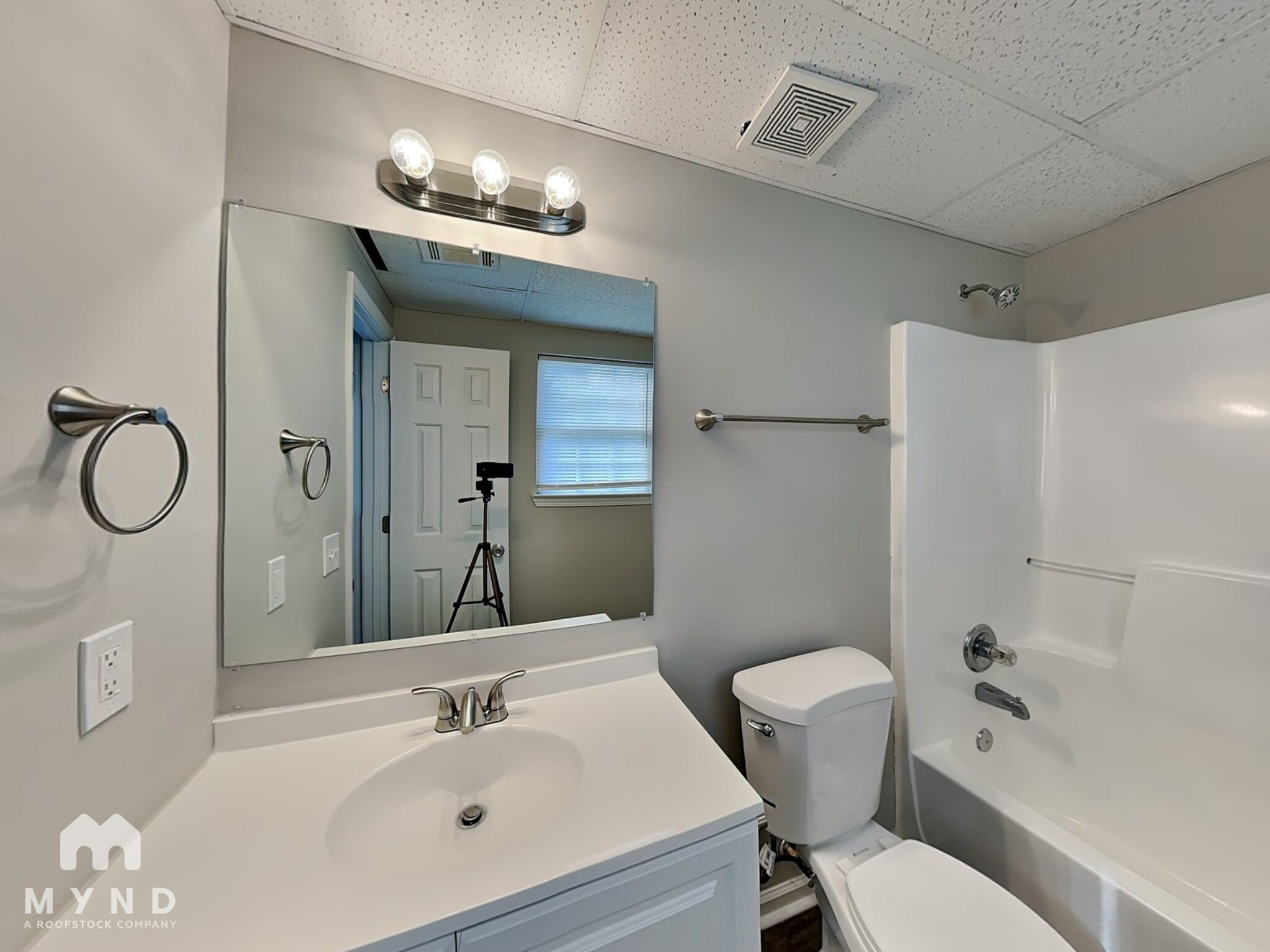 Building Photo - 1016 Bridle Creek Dr