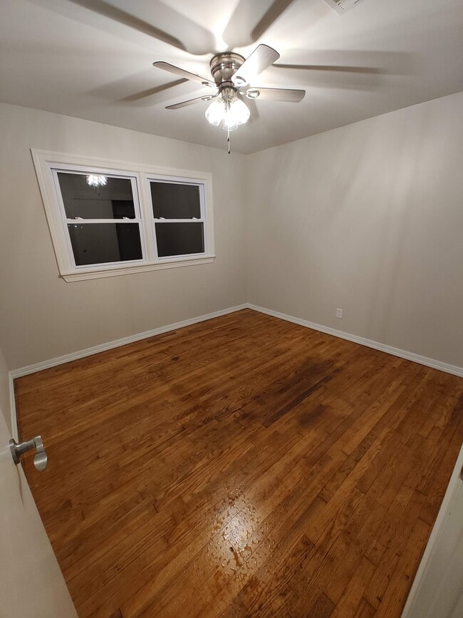 Building Photo - 2025 N 432