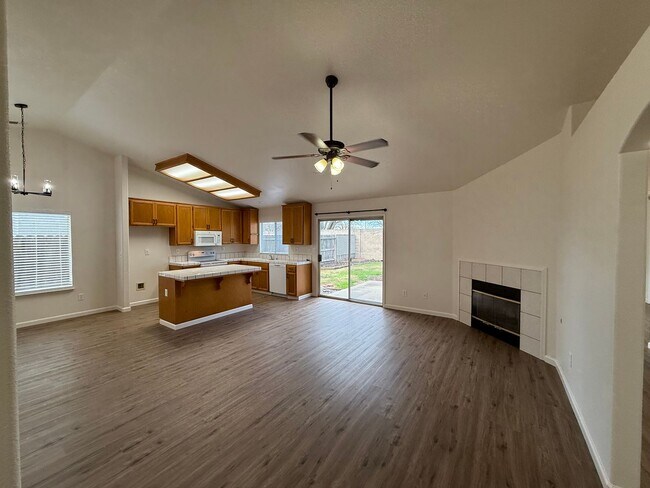 Building Photo - Newly updated single story 3 bedroom!