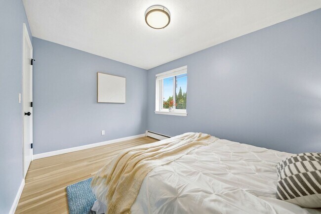 Building Photo - 8 Radcliffe Rd