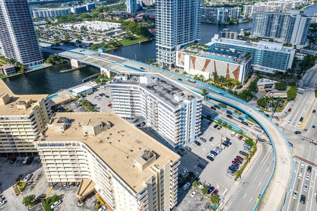 Building Photo - 1801 S Ocean Dr