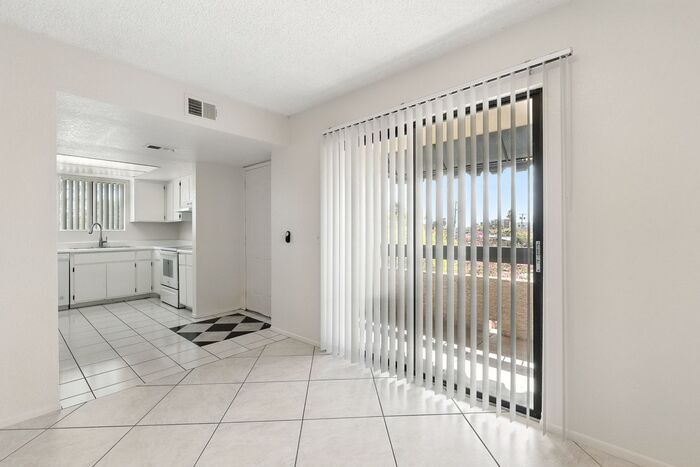 Building Photo - 1201 S McClintock Dr