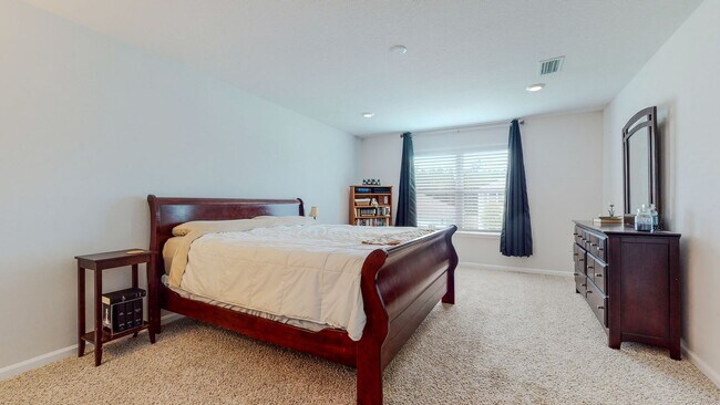 Building Photo - 5 Bedroom / 3 Bathroom Home  in Hammock Bay w/Fenced in Yard