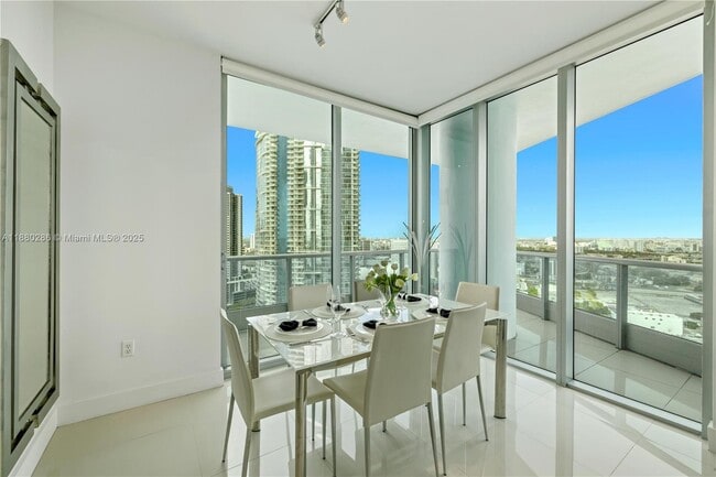 Building Photo - 900 Biscayne Blvd