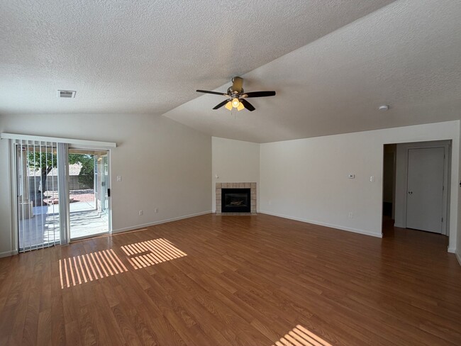 Building Photo - 3 Bedroom Single Story Home Available Near Unser Blvd NW & Irving Blvd NW