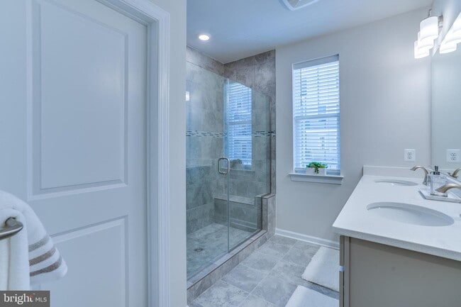 Building Photo - 14955 River Walk Way