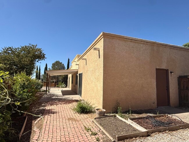 Building Photo - 7200 Whippoorwill Ln NE