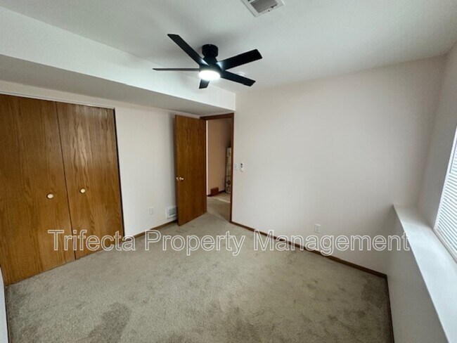Building Photo - 807 Ptarmigan Pl