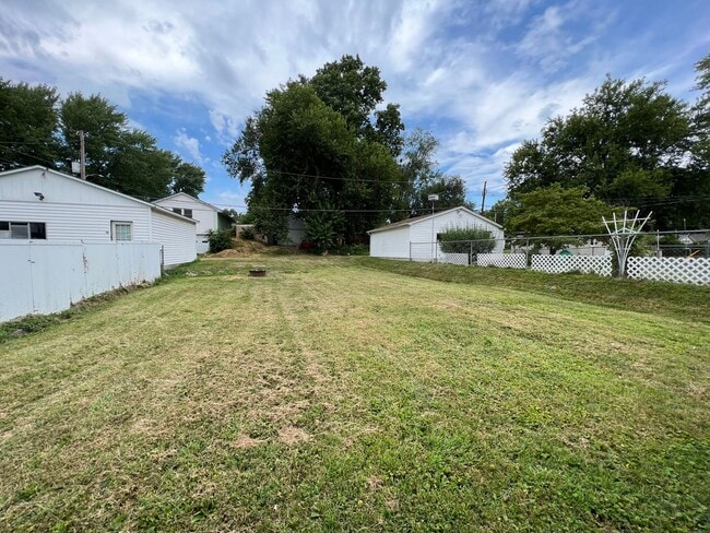 Building Photo - 3 Bedroom Home For Rent Now!