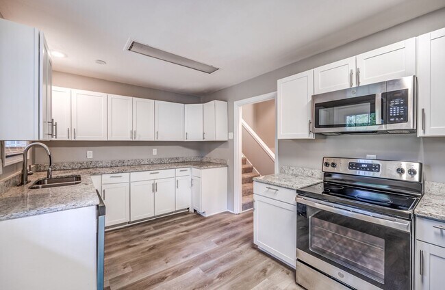 Building Photo - Charming 4-Bedroom, 3-Bath Single-Family H...