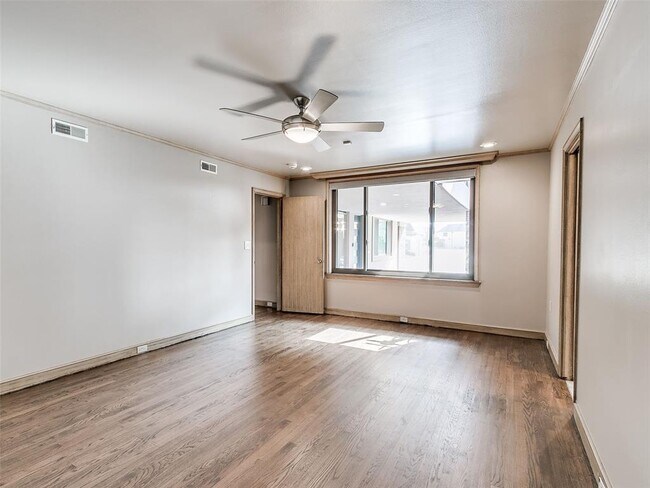 Building Photo - 6505 Avondale Dr