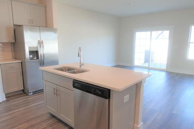 Building Photo - 100 Tramore Ln