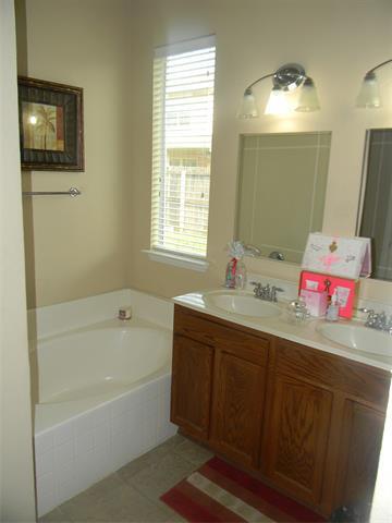 Building Photo - 1716 Kittyhawk Dr