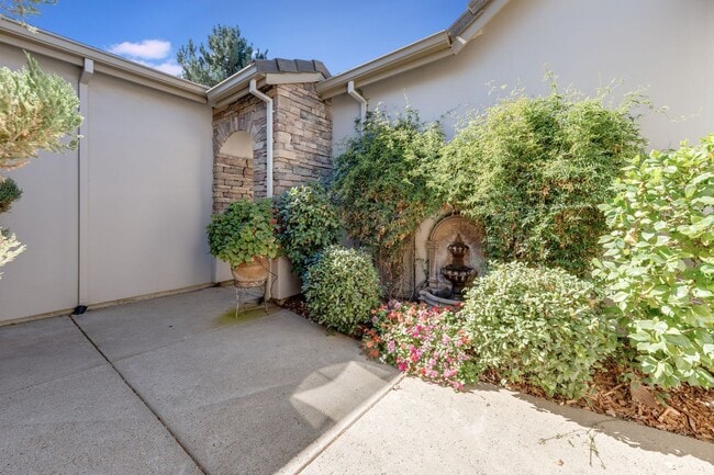Building Photo - Luxury 4-Bedroom Home in El Dorado Hills Exclusive Serrano Community!