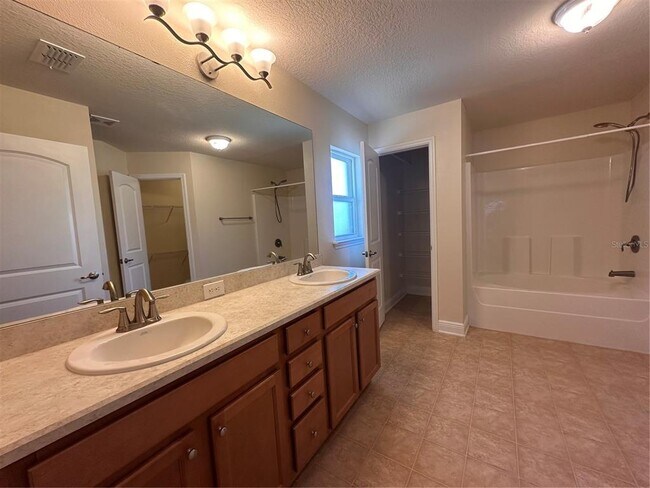 Building Photo - 402 Edith Dr