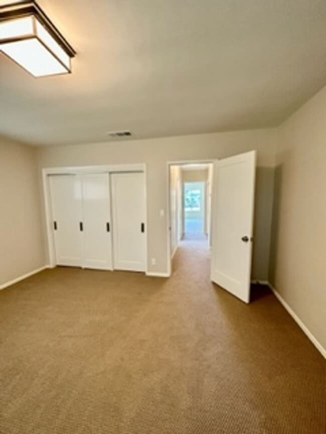 Building Photo - Beautiful Home in a Lovely Neighborhood! Available Spacious 2 Bedroom and Two Bathroom!