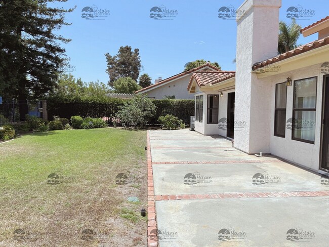 Building Photo - Shadowridge  Gorgeous 3 Bedroom Home In Desirable Neighborhood / Vista