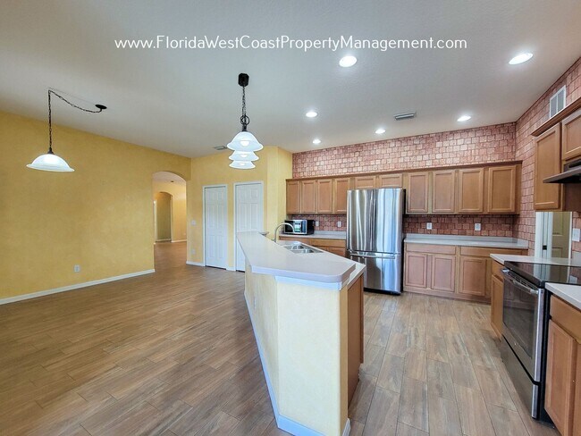 Building Photo - LARGE PARRISH POOL HOME! FENCED YARD! PET FRIENDLY! AVAILABLE FOR JUNE! LONG TERM LEASE!