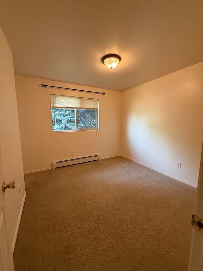 Building Photo - 3 Bedroom End Unit