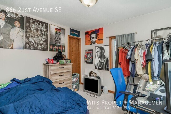 Building Photo - 866 21st Ave SE