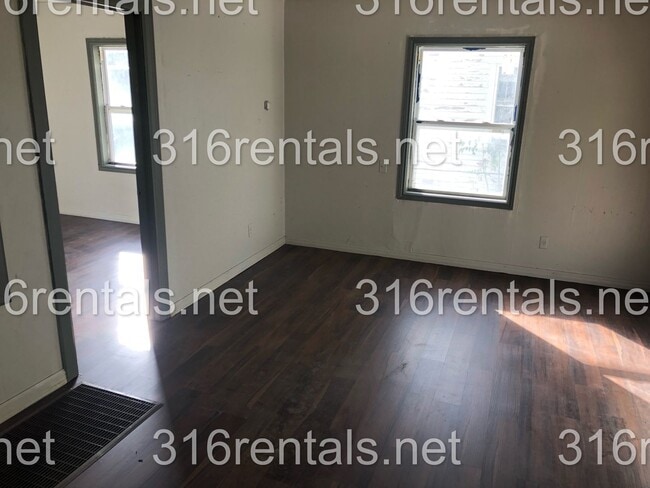 Building Photo - $650 - 1 bed 1 bath - Single Family Home