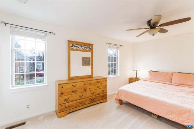 Building Photo - 3BR End-Unit Townhome with Outdoor Oasis –...