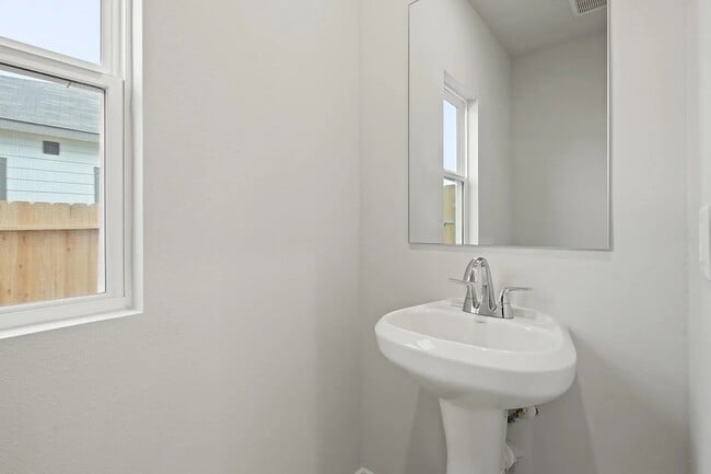 Building Photo - 17824 Lionheart Rd