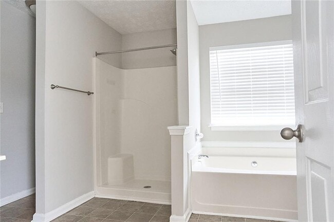 Building Photo - 130 Springbottom Dr SE