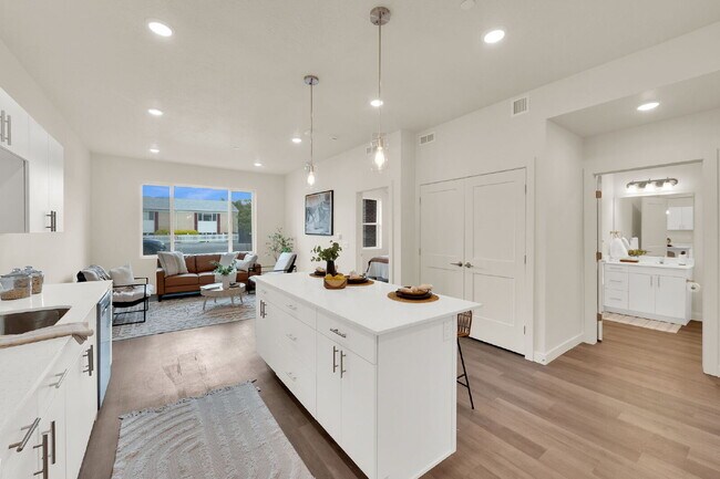 Building Photo - First Month Rent FREE