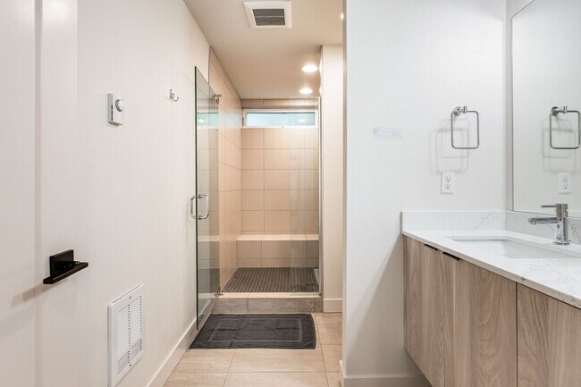 Building Photo - 2319 Franklin Ave E