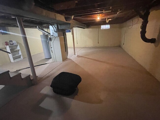 Building Photo - 2 Bedroom Duplex on Great Corner Lot in Urbana!