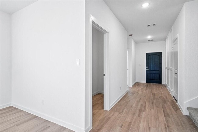 Building Photo - 107 Walnut Hl Ct