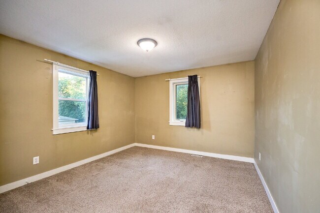 Building Photo - Charming 3-Bed Duplex in Minneapolis