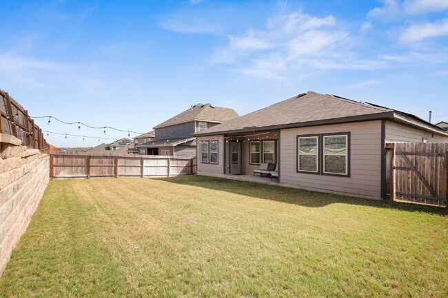 Building Photo - "Charming 3-Bed, 2-Bath Oasis with 1,753 S...