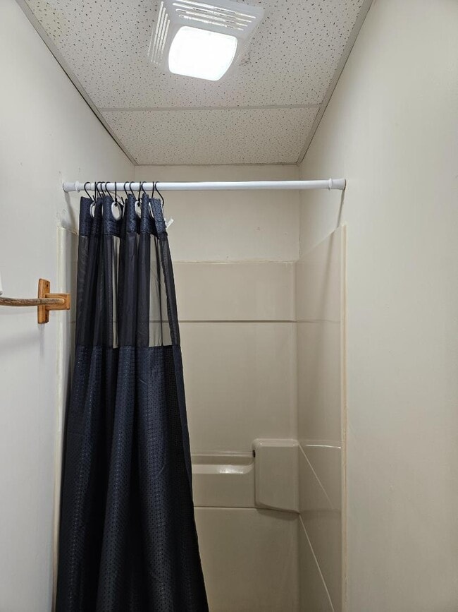 Building Photo - 516 W Pierce St